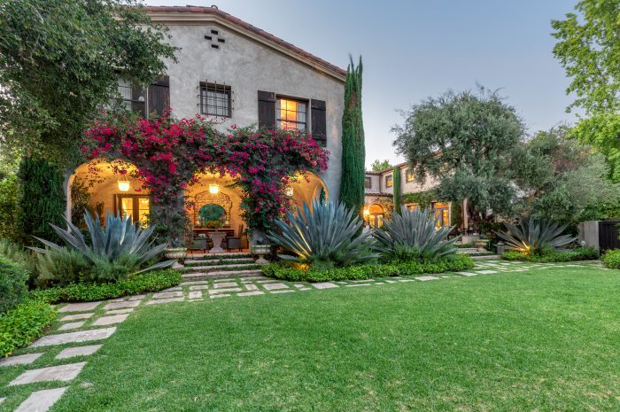 This Marston & Mayberry Italian Revival is quintessential Pasadena