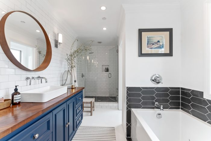 Mediterranean refuge in Silver Lake hills - bathroom