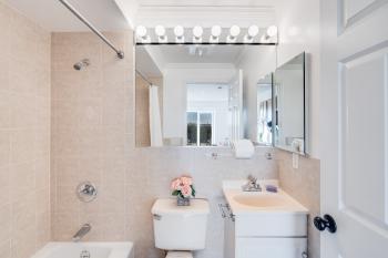 A bathroom with tiling 