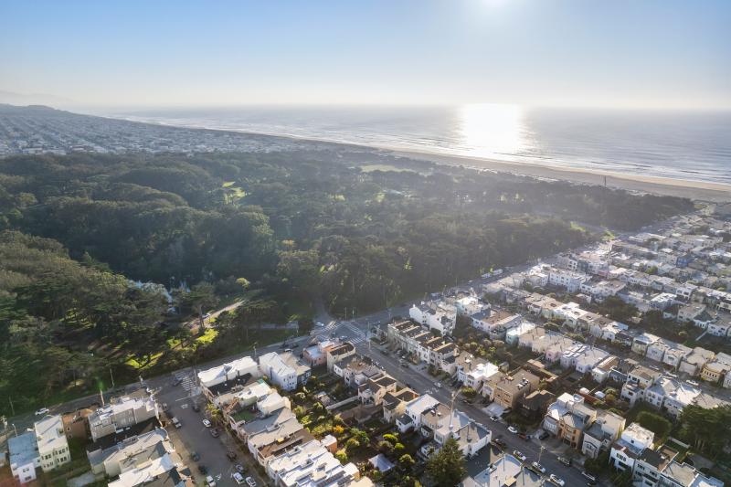 Arial view of 884 43rd Avenue showing the proximity of the ocean