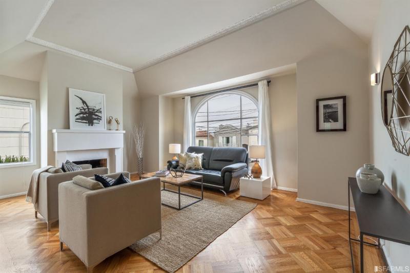 shannon-hughes-2315-lawton-sf-livingroom2.jpg #32