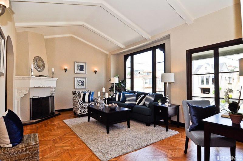 shannon-hughes-2621-24th-sf-livingroom.jpg #10