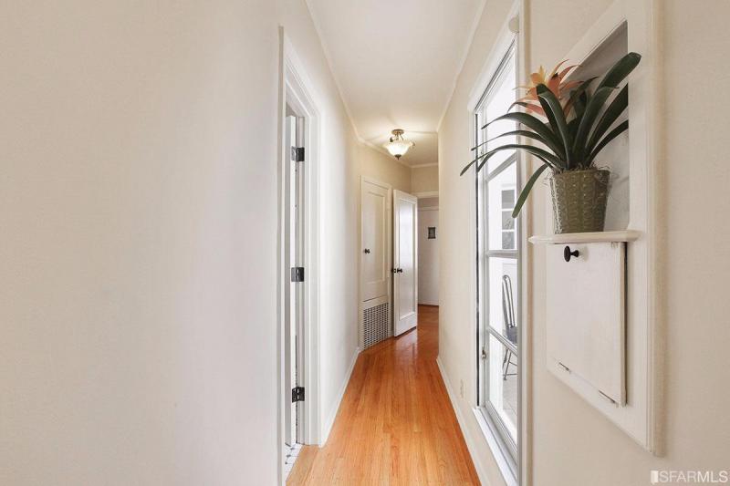 shannon-hughes-1462-32nd-sf-hallway.jpg #12